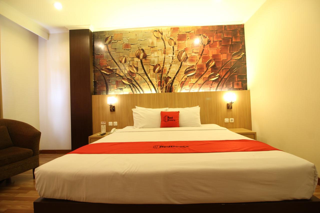 Reddoorz Premium @ Slamet Riyadi 2 Solo Exterior foto