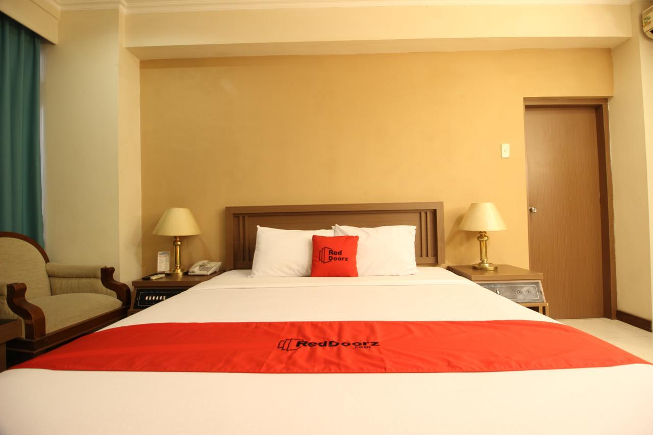 Reddoorz Premium @ Slamet Riyadi 2 Solo Exterior foto