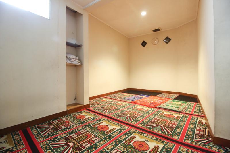 Reddoorz Premium @ Slamet Riyadi 2 Solo Exterior foto