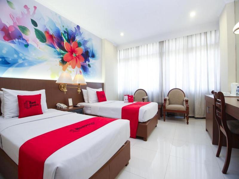 Reddoorz Premium @ Slamet Riyadi 2 Solo Exterior foto